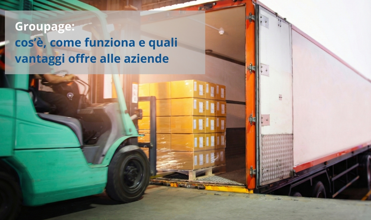 fase carico di pallet all'interno di un camion